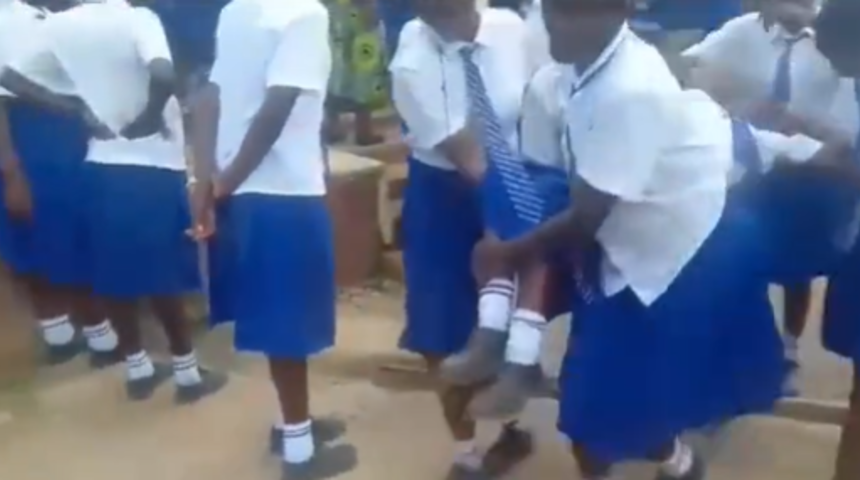 Kenya'da  gizemli hastalık paniği! 95 kız öğrenci hastaneye kaldırılmıştı... Testlere rağmen teşhis konulamadı 