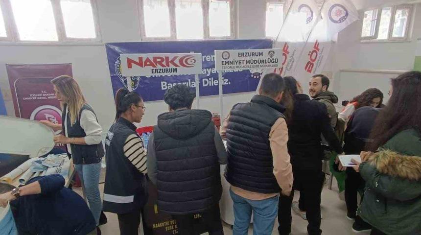 Polis uyuşturucuya karşı bilin&ccedil;lendirme &ccedil;alışmalarına hız verdi