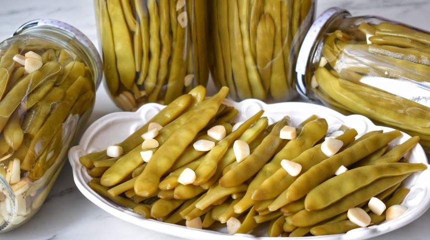 Karadeniz mutfağının eşsiz lezzeti: Fasulye turşusu nasıl yapılır? Erimeyen kütür kütür fasulye turşusu tarifi 