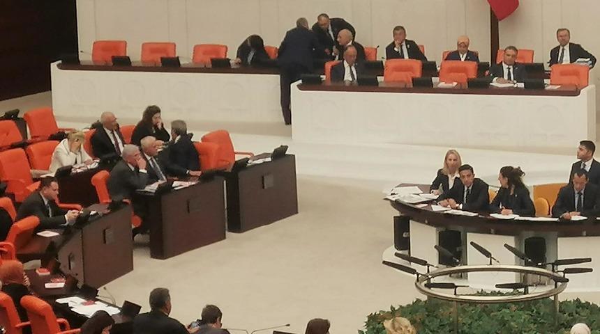 TBMM'de protesto! O partiye Genel Kurul'da yer verilmedi: Meclis'in çalışmasına ara verin