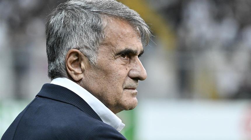 Son dakika: Beşiktaş - Lugano maçında siyah - beyazlı taraftarlardan Şenol Güneş'e tepki! 'Söylesene hoca, takım niye oynamıyor?'