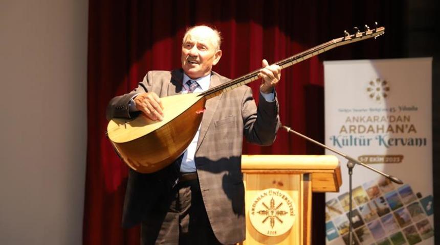 Ardahan'da "Aşıklık Geleneği ve Halk Edebiyatı Bilgi Şöleni" yapıldı