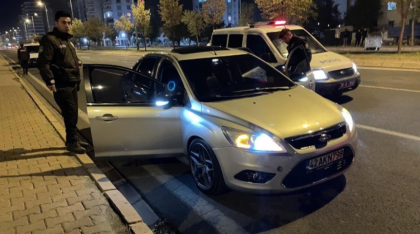 Kayseri'de polisten kaçtıkları sırada otomobilde şoför değişikliği yapan 2 şüpheli yakalandı