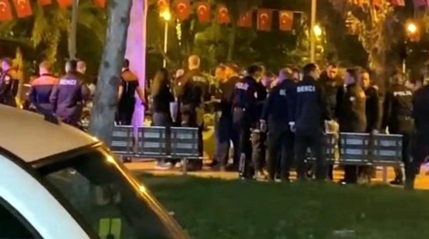 Şehrin ortasında taciz iddiası: Meydan dayağı yiyen şahıs &ouml;fkeli kalabalığın elinden zor alındı