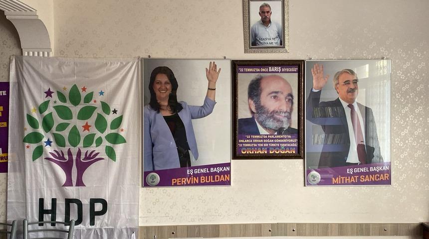 Terör operasyonu kapsamında İzmir'de gözaltına alınan HDP yöneticileri adliyede