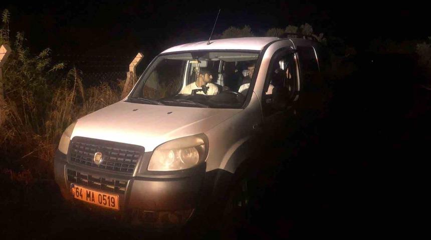 Ezine’de ticari araç içinde 9 kaçak göçmen ile 1 organizatör yakalandı