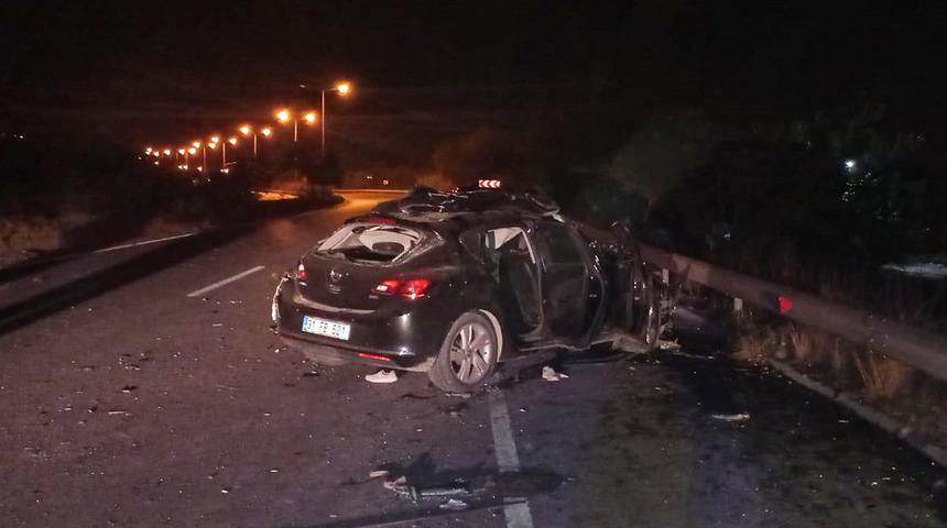 Hatay'da otomobille kamyonetin çarpıştığı kazada 3 kişi öldü, 1 kişi yaralandı