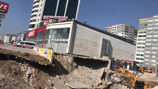 Ankara'da toprak kayması! 11 katlı binanın otoparkı çöktü