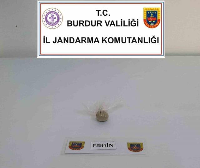 Burdur’da jandarma ekiplerinin uyuşturucu operasyonunda 3 şüpheli tutuklandı