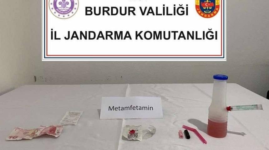 Burdur’da jandarma ekiplerinin uyuşturucu operasyonunda 3 şüpheli tutuklandı