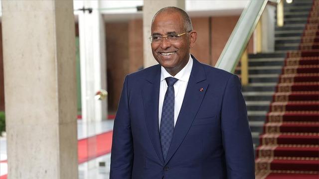 O ülke şokta! Başbakan görevden alındı, hükümet feshedildi!