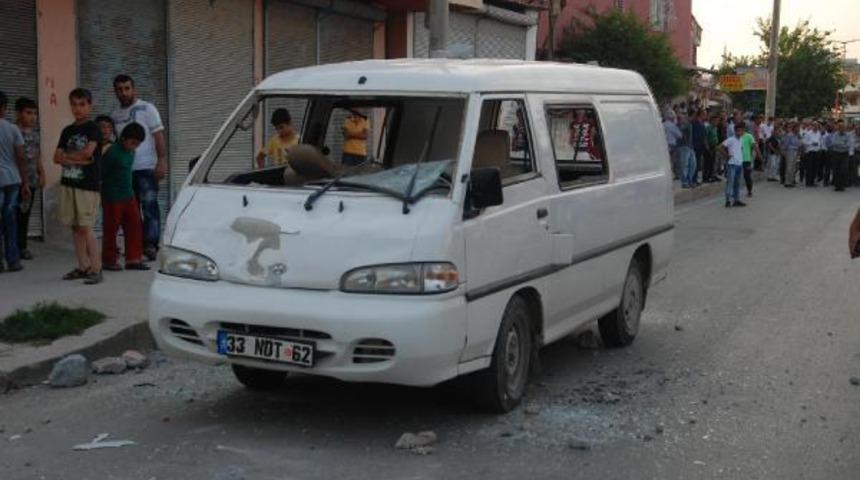 Tarsus'ta minib&uuml;s&uuml;n iki kardeşe &ccedil;artı: 1 &ouml;l&uuml;, 1 yaralı