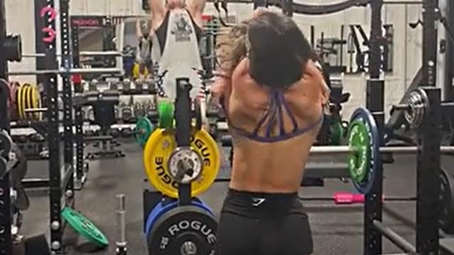 Sosyal medyada gündem yaratan görüntüler! Üzerini çıkararak spor yapmaya devam etti... Viral olan görüntüler tepki topladı 