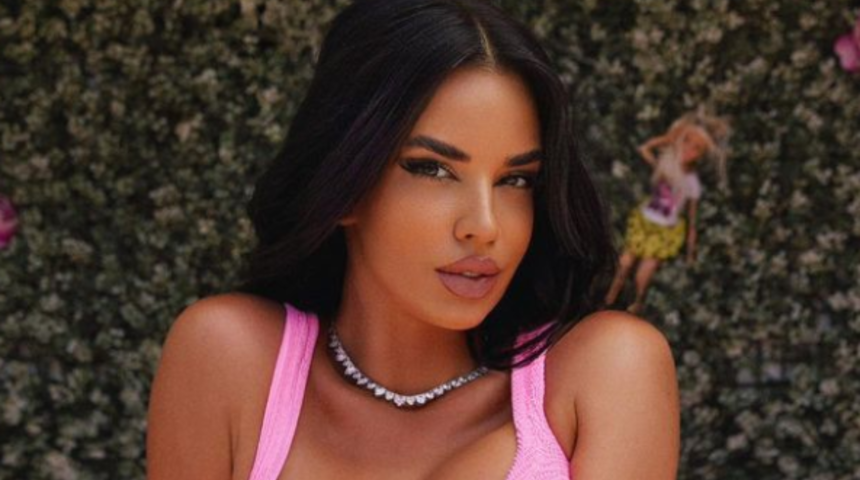 Sosyal medya fenomeni Ivana Knöll, süper minisini dizüstü leopar çizmesiyle kombinledi! Sosyal medyada yer yerinden oynadı