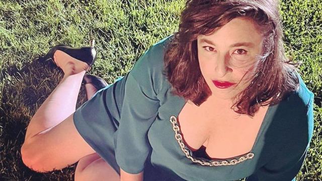 Hudutsuz Sevda'nın yıldızı Esra Dermancıoğlu sokak tarzıyla dikkat çekti! Milano pozlarına beğeni yağdı