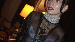 Hazar Ergüçlü plaj pozlarını peş peşe paylaştı! Zayıflığı dikkat çekti