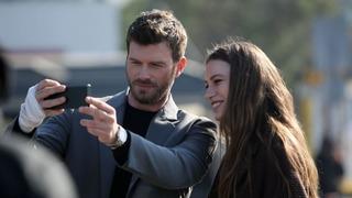 Kıvanç Tatlıtuğ ile Serenay Sarıkaya'lı Aile dizisine ödüllü oyuncu! Aslan’ın kuzeni geliyor