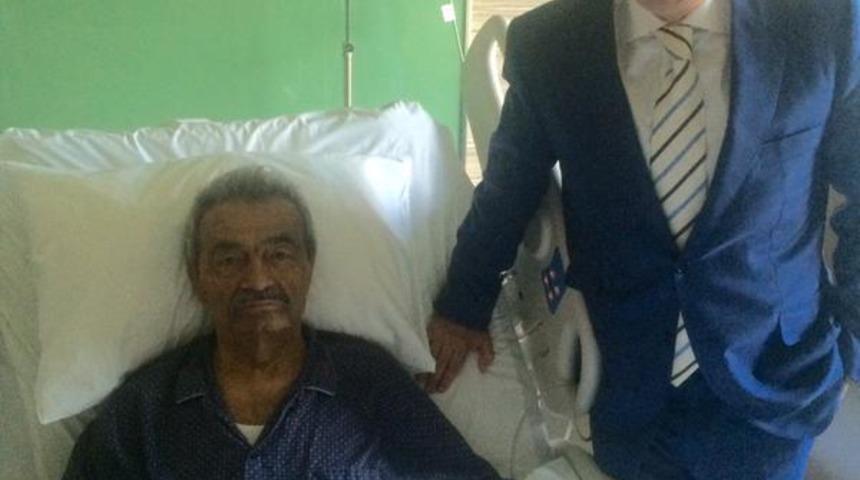 MHP'li eski vekil Türkkan, Kamer Genç'i hastanede ziyaret etti