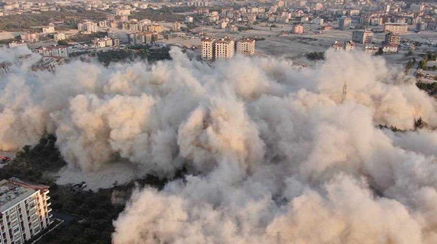 10 bina aynı anda yerle bir oldu! "20 yıllık emeğim vardı, şu an ağlamak üzereyim"