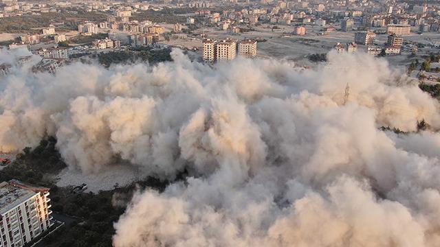10 bina aynı anda yerle bir oldu! 20 yıllık emeğim vardı, şu an ağlamak üzereyim