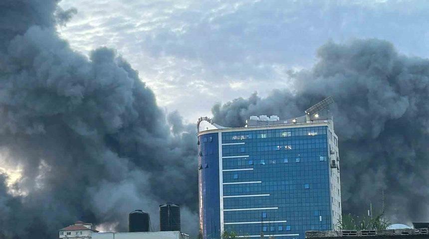 İsrail savaş uçakları Gazze'de 14 katlı binayı vurdu! Elektrikler kesildi: İşte korkunç görüntüler