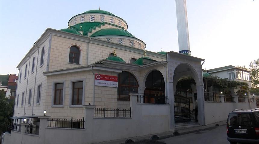 İstanbul'da camiden 'kedi' anonsu: İmam vatandaşlara böyle seslendi! 'Annesi üzgündür, ağlamaktadır'