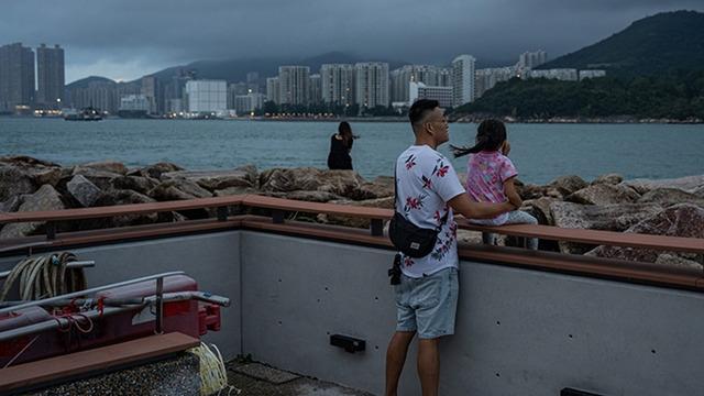 90 km hızla yaklaşıyor... O ülkede alarm! Okullarda eğitime ara verildi, onlarca uçak seferi iptal