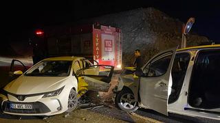Şanlıurfa'da hafif ticari araç ile otomobilin çarpıştığı kazada 11 kişi yaralandı