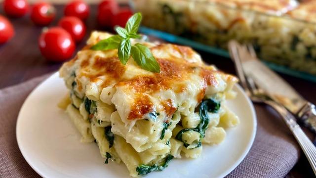Gelinim Mutfakta ıspanaklı fırın makarna tarifi! Mis gibi kokan ıspanaklı fırın makarna nasıl yapılır?