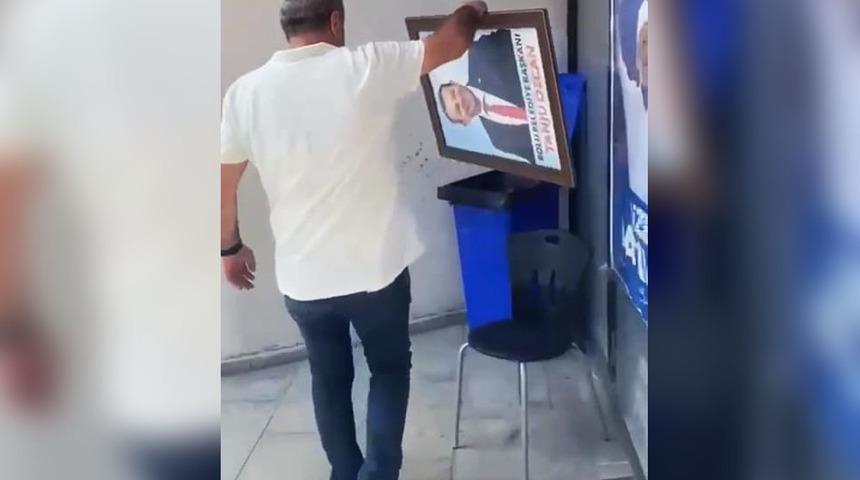 CHP'ye geri dönüş kapıları kapanınca... Tanju Özcan’ın parti binasındaki fotoğrafı çöpe atıldı! Açıklama geldi