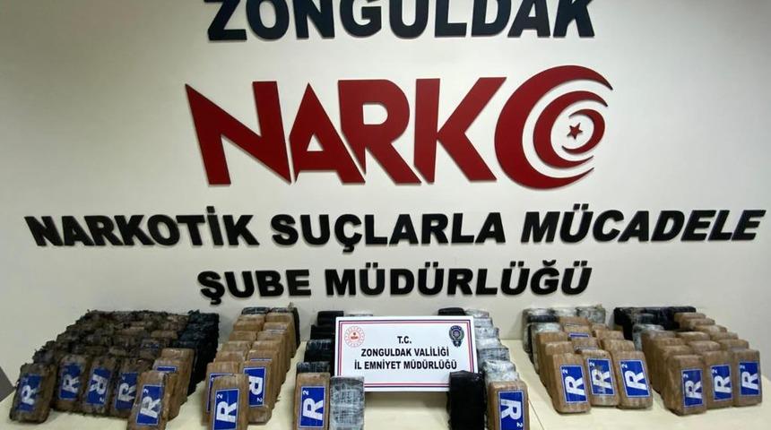 Zonguldak'ta uyuşturucu ele geçirilen geminin 10 mürettebatı tutuklandı