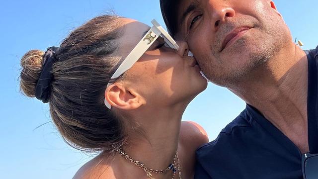 Özcan Deniz'in eşi Samar Dadgar milyonluk tektaşını gösterdi! Beğeni yağdı