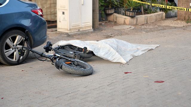 Güvenlik görevlisi bisikletin üzerindeki oğlunu tüfekle vurarak öldürdü!