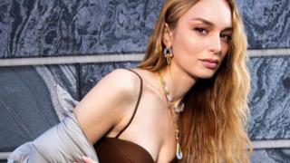 Nilperi Şahinkaya tarzıyla dikkat çekti! Zehra Güneş’le pozları büyüledi