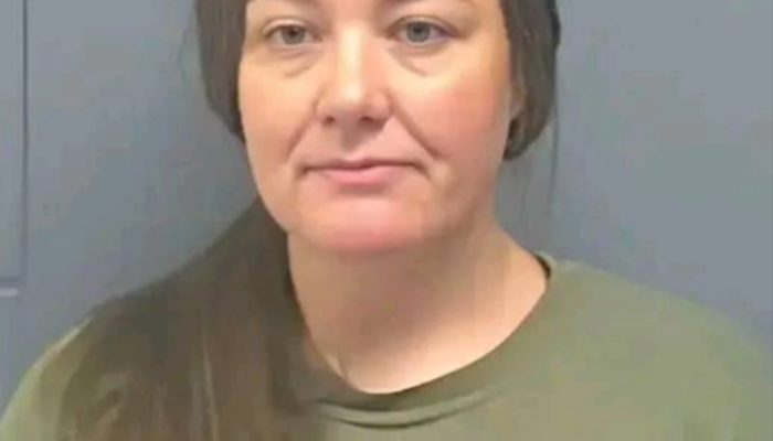 &Ouml;ğrencisinin bebeğini doğuran &ouml;ğretmen tecav&uuml;z su&ccedil;undan tutuklandı