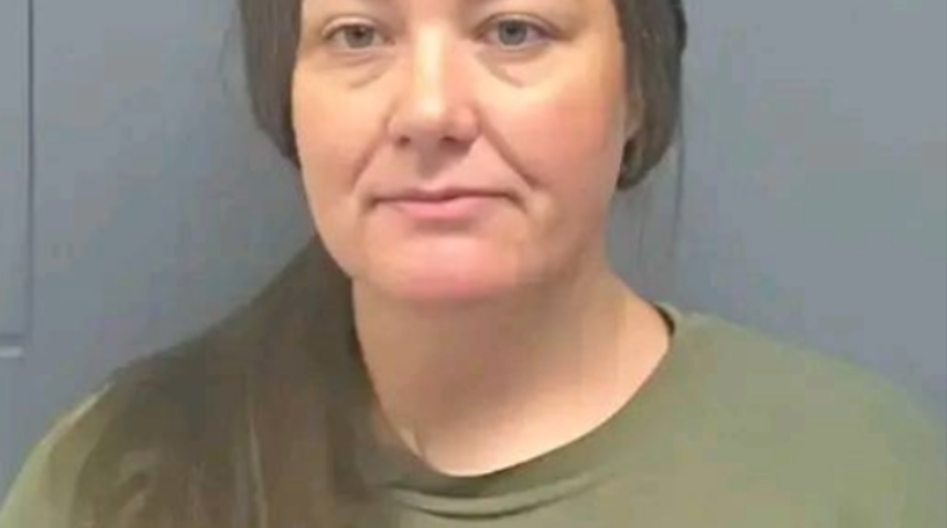 Öğrencisinin bebeğini doğuran öğretmen tecavüz suçundan tutuklandı! Öğrencinin ailesi şaşkınlığını gizleyemedi