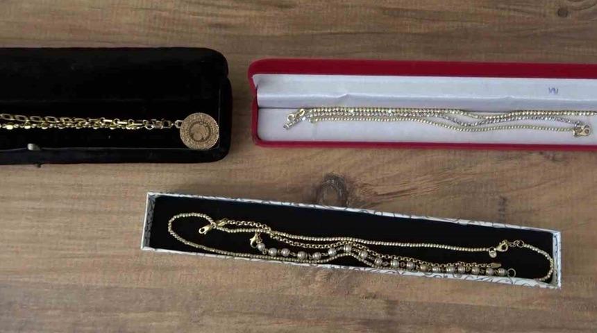 'Koltuğun yanında...' Aracında 100 bin TL'lik altın buldu! 'Görünce hemen...'