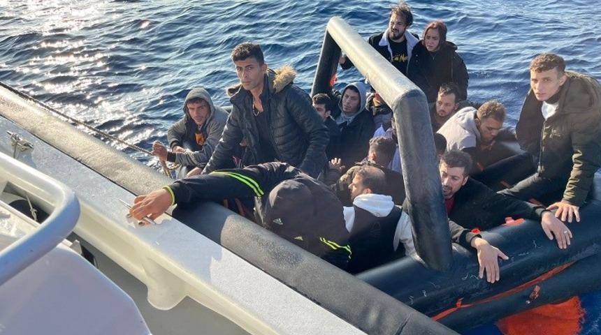 Can salına bindirip denizin ortasına bıraktılar