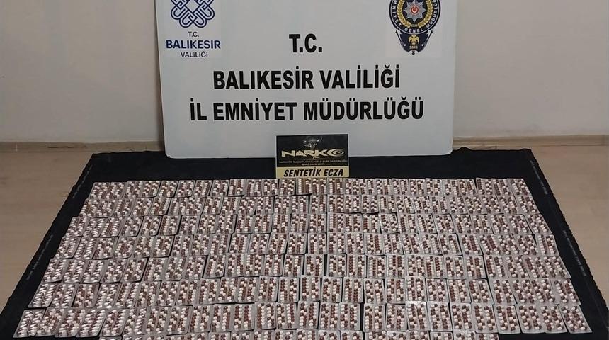 Polisten 2 şahsa uyuşturucu operasyonu