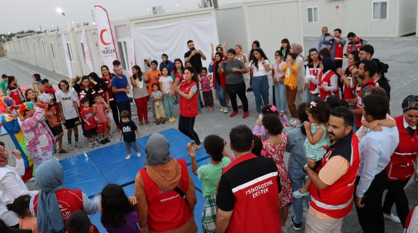 Adana'da konteyner kentteki depremzede çocuklara moral etkinliği düzenlendi