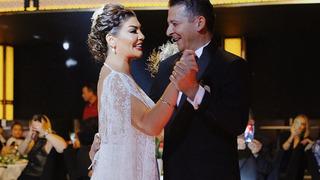 Ünlü şarkıcı Aslı Zen evlendi! Gelinliği gündem oldu