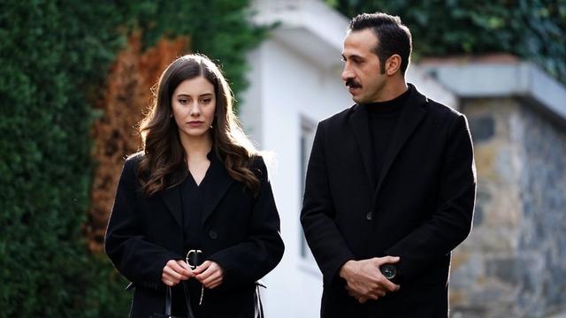 Yalı Çapkını'nda bomba patladı! Set aşkı iddiası sosyal medyayı salladı! Abidin ve Suna...   