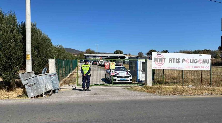 Atış poligonunda kendini başından vurdu