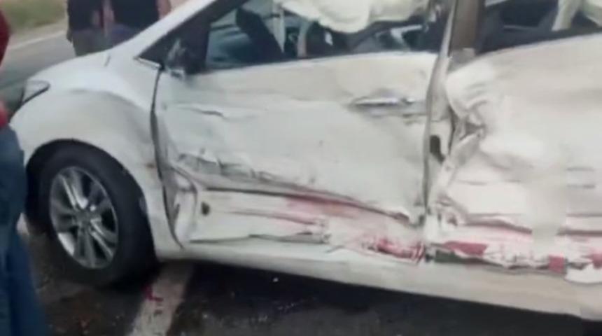 Siirt’te otomobil ile tır çarpıştı: 1 yaralı