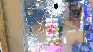 Esenyurt'ta markete silahlı saldırı! Çok sayıda kurşun isabet etti