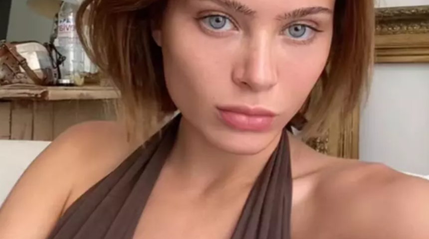 Dünya ünlü isim Lana Rhoades'in tuvalet pozları şaşkına çevirdi! Dizlerinin üzerine çöküp klozete doğru uzandı 