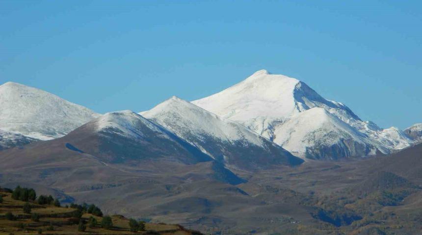Posof’ta dağlar beyaza büründü