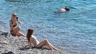 Görüntüler bugün çekildi! Güneşi gören denize koştu, sahiller dolup taştı