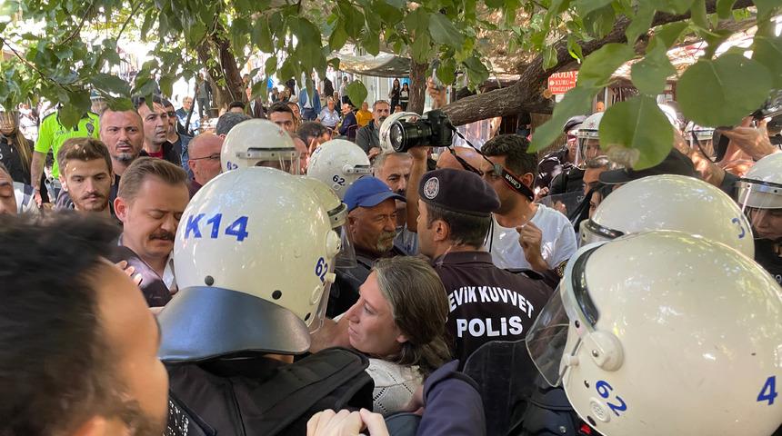 Tunceli'de izinsiz basın a&ccedil;ıklaması yapmak isteyen 8 kişi g&ouml;zaltına alındı