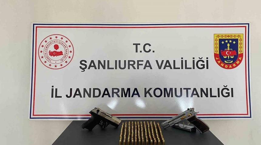 Düğünde havaya ateş açan 2 kişi yakalandı